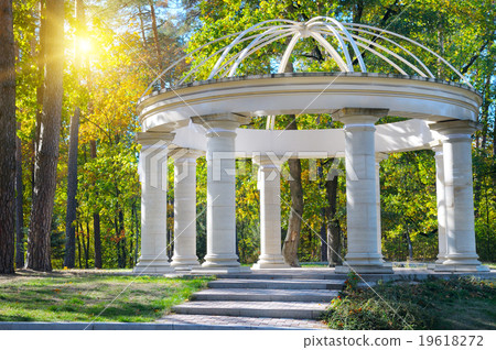 beautiful gazebo in autumn park 19618272