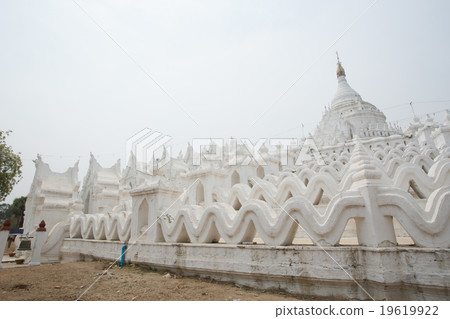 The white pagoda of Hsinbyume paya temple The white pagoda of Hsinbyume paya temple 19619922