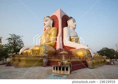 Kyaik Pun Pagoda at Bago, Myanmar 19619959