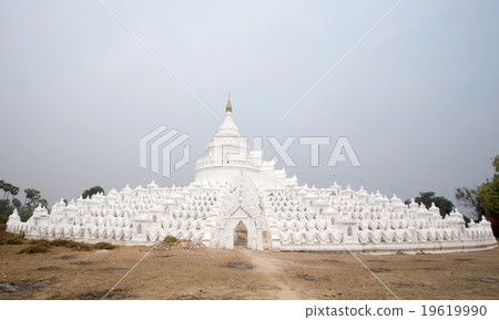 The white pagoda of Hsinbyume paya temple The white pagoda of Hsinbyume paya temple 19619990
