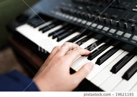 synthesizer 19621193