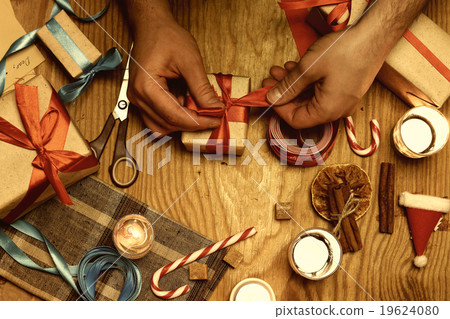 packaging gift hand christmas wood 19624080