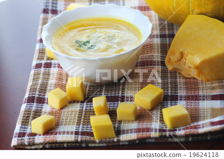 Pumpkin soup cooking 19624118