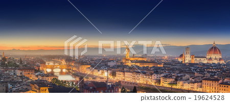 Arno River and Ponte Vecchio at sunset, Florence Arno River and Ponte Vecchio at sunset, Florence 19624528