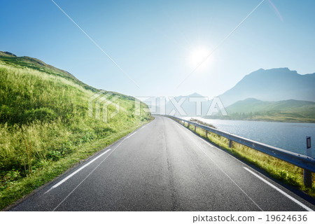 road by the sea, Lofoten island, Norway 19624636