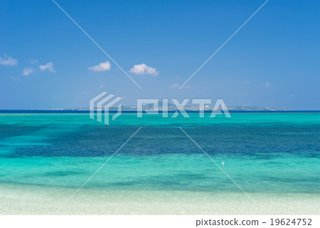 從Bise Okinawa縣海灘看到的Iejima 從Bise Okinawa縣海灘看到的Iejima 19624752