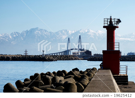 Shinminato Ohashi and Tateyama mountain peak 2 19625412