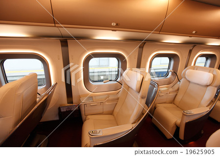 Tohoku Shinkansen Hokkaido Shinkansen Grand class A row E5 series 19625905