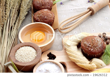 Banana cake of delicious and banana ripe Banana cake of delicious and banana ripe 19626312