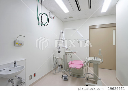 Dental examination room 19626651