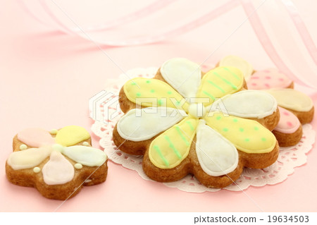 Icing Cookie Flower 19634503