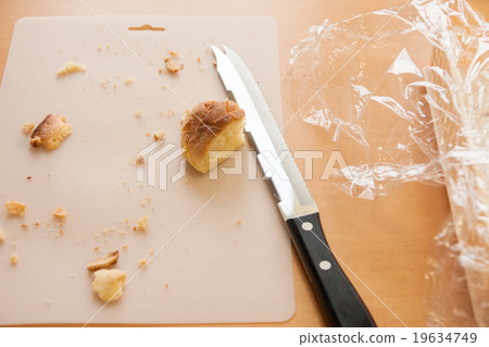 平底鍋和麵包刀 19634749