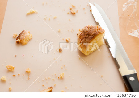 平底鍋和麵包刀 19634750