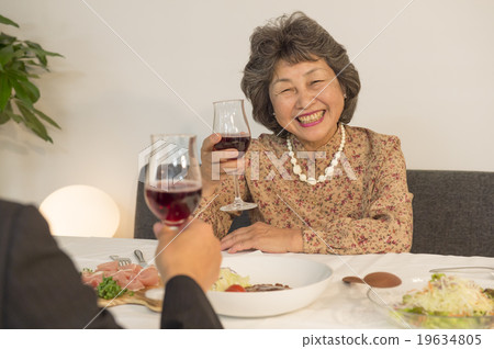 Senior couple dinner on an anniversary 19634805