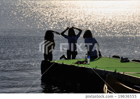 On the lake side -4 19636555