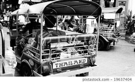 Black and white tuk-tuk 19637404