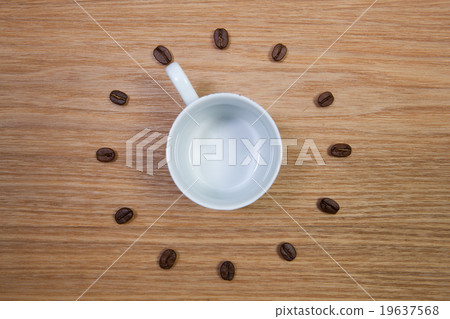 Empty coffee cup and clock of coffee beans 19637568