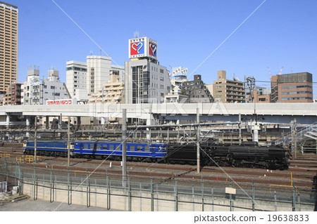 運行在東京的蒸汽機車 運行在東京的蒸汽機車 19638833