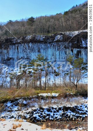 Shirakawa ice pillar group 19639031