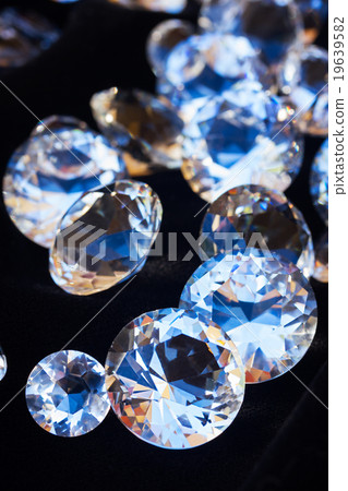 Diamonds on black Diamonds on black 19639582