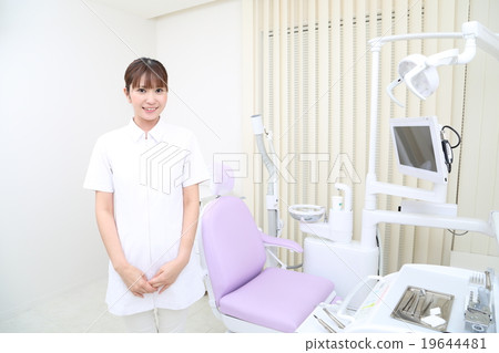 Dental clinic (hygienist · dentist · staff) image 19644481