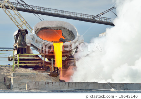 Hot molten iron 19645140