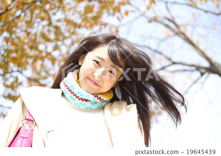 Autumn leaves and young women Autumn leaves and young women 19645439