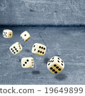 throwing dices 19649899
