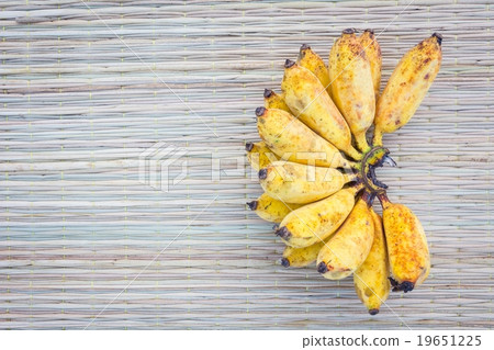 banana on mat 19651225