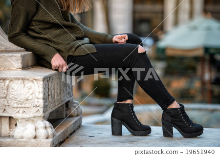 Women fall wear street style with black pants 19651940