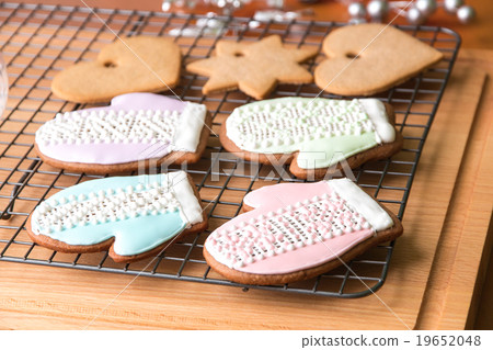 Christmas cookies on cooling rack. 19652048