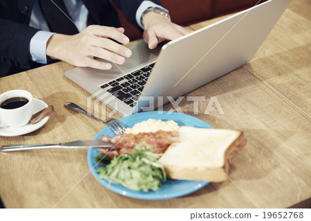 在咖啡館工作 19652768