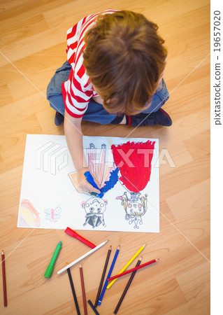 Small boy drawing on paper 19657020