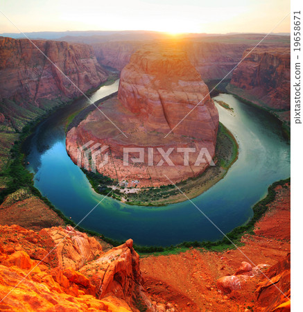Overview of Horseshoe Bend near Page, Arizona Overview of Horseshoe Bend near Page, Arizona 19658671