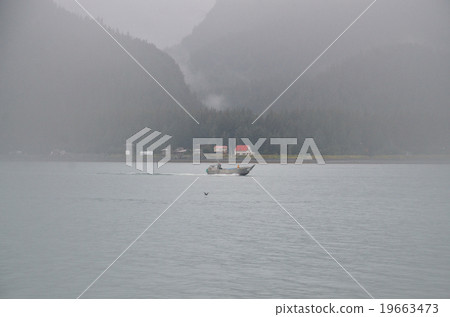 西沃德市，Reza dora的冰凍港口被霧包裹著 19663473