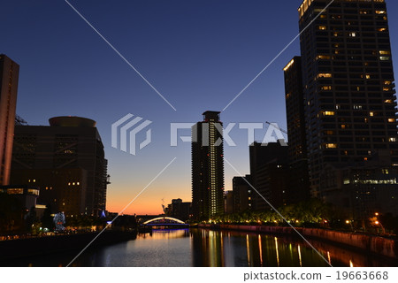 大阪Nakanoshima夜視圖 19663668