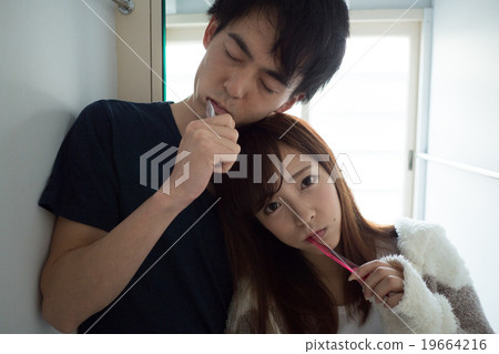 一對夫妻住在一起 一對夫妻住在一起 19664216