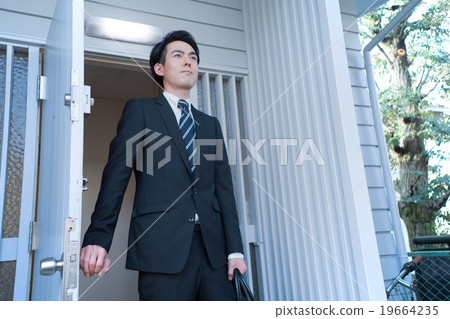 一對夫妻住在一起 一對夫妻住在一起 19664235