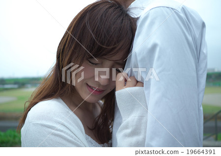 A couple standing outdoors 19664391