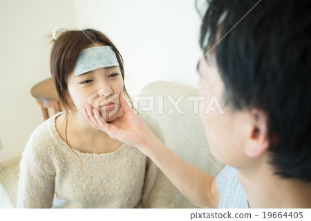 一對夫妻住在一起 19664405