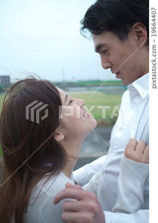 站立的夫婦戶外 19664407