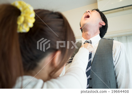 A couple who lives together 19664408