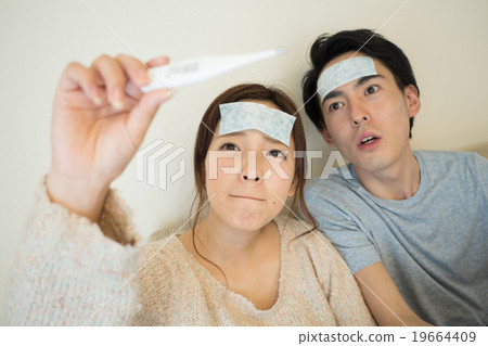 一對夫妻住在一起 19664409