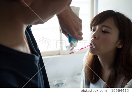 A couple who lives together 19664413