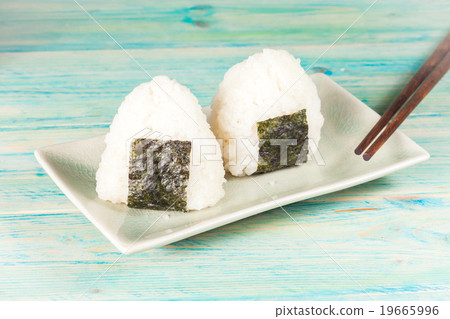 Rice ball,onigiri ,rice mixing with seaweed. 19665996