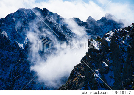北阿爾卑斯山·Okuhakodake和Gendarumu。從Hokkori Takatake·北極。十月 19668167