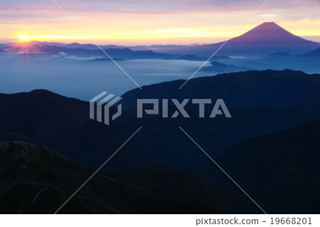 The sunlight of the Southern Alps · Kita-dake. October. The sunlight of the Southern Alps · Kita-dake. October. 19668201
