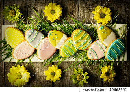 Easter homemade gingerbread cookie 19668262