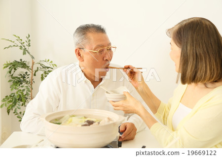 家庭火鍋圖像溫暖的顏色 家庭火鍋圖像溫暖的顏色 19669122