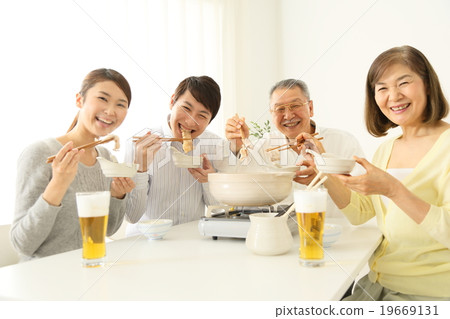 Family hot pot image warm color Family hot pot image warm color 19669131